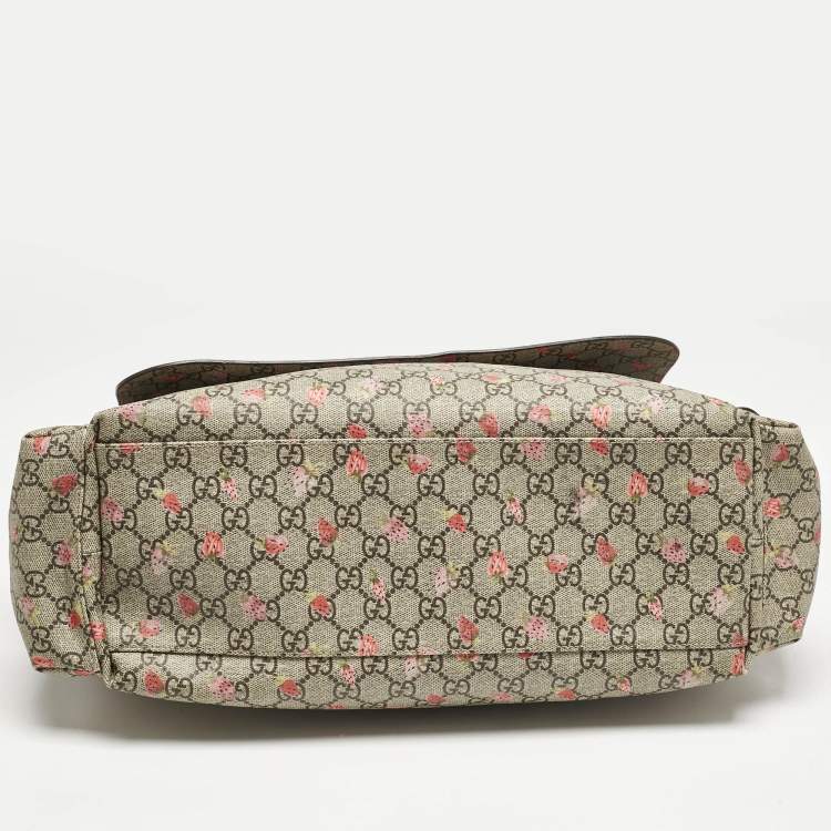 Pre Owned Gucci Beige Strawberry Print GG Supreme Canvas Medium Baby Changing Bag