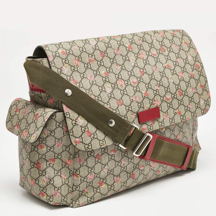 Pre Owned Gucci Beige Strawberry Print GG Supreme Canvas Medium Baby Changing Bag