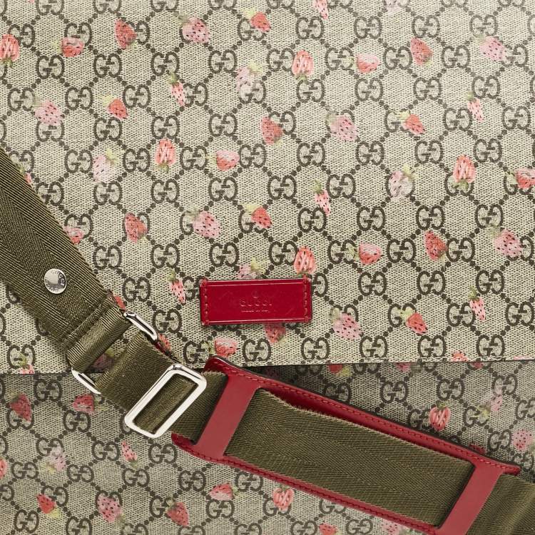 Pre Owned Gucci Beige Strawberry Print GG Supreme Canvas Medium Baby Changing Bag