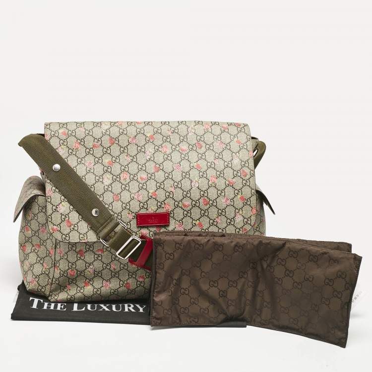 Pre Owned Gucci Beige Strawberry Print GG Supreme Canvas Medium Baby Changing Bag