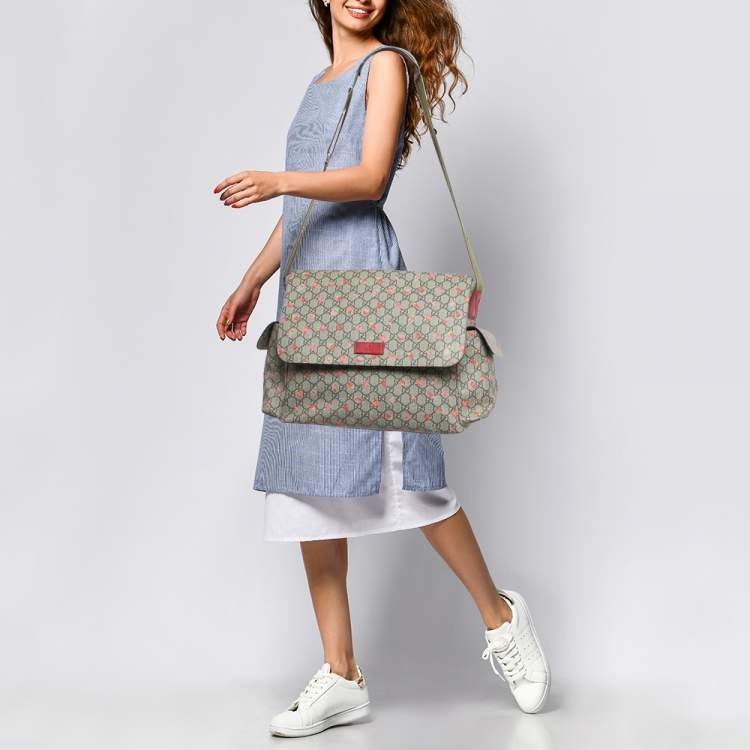 Pre Owned Gucci Beige Strawberry Print GG Supreme Canvas Medium Baby Changing Bag
