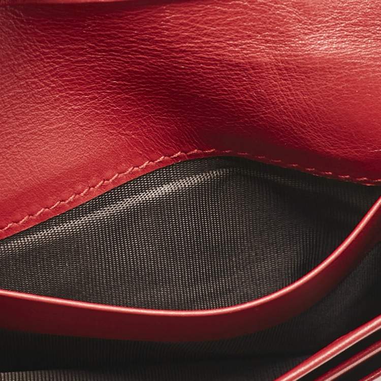 مملوكة مسبقًا Gucci Red Matelassé Leather GG Marmont Card Case