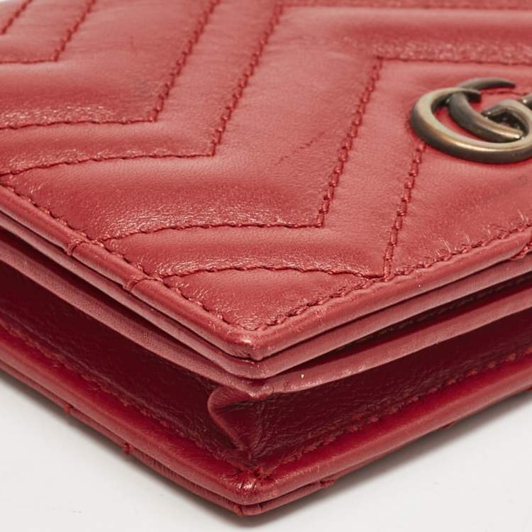 مملوكة مسبقًا Gucci Red Matelassé Leather GG Marmont Card Case