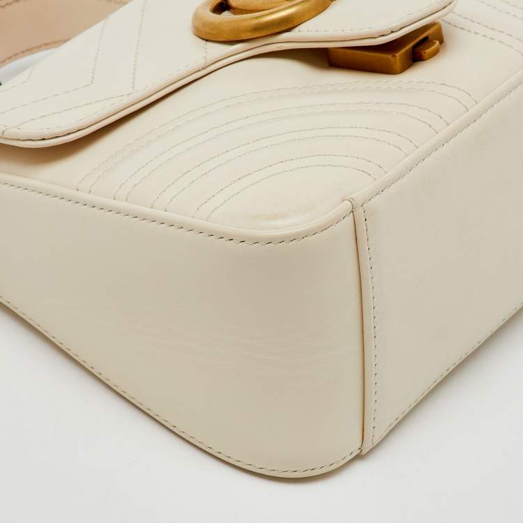 Pre Owned Gucci White Matelassé Leather Mini GG Marmont Top Handle Bag