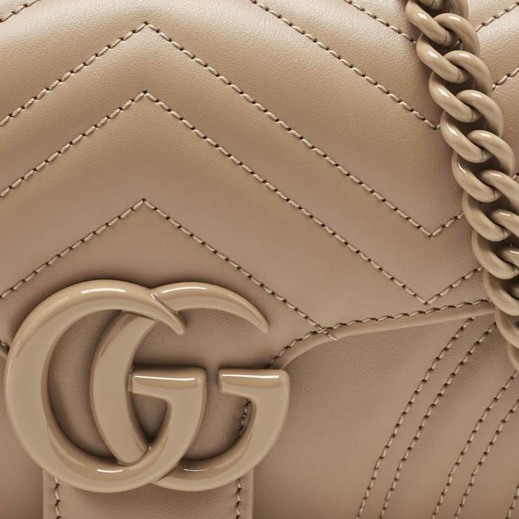 مملوكة مسبقًا Gucci Beige Matelassé Leather Small GG Marmont Shoulder Bag