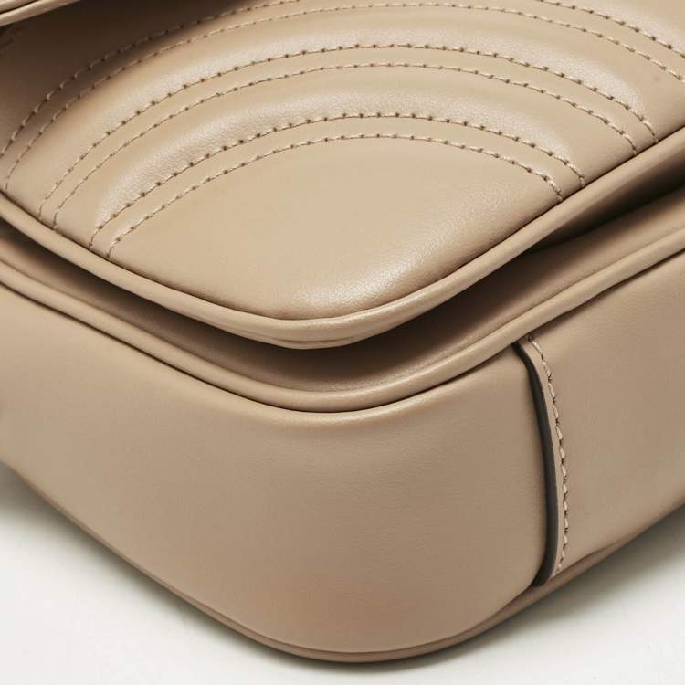 مملوكة مسبقًا Gucci Beige Matelassé Leather Small GG Marmont Shoulder Bag