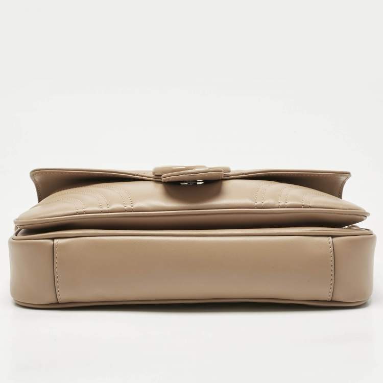 مملوكة مسبقًا Gucci Beige Matelassé Leather Small GG Marmont Shoulder Bag