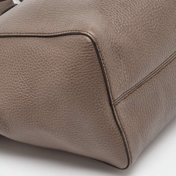 مملوكة مسبقًا Gucci Grey Leather Small Swing Tote