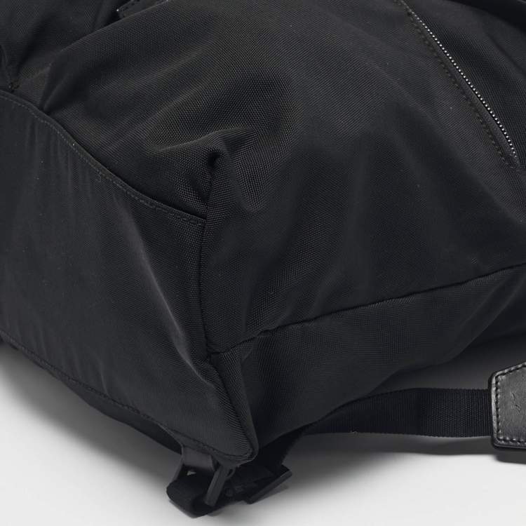 مملوكة مسبقًا Gucci Black Leather and Nylon Pocket Drawstring Backpack