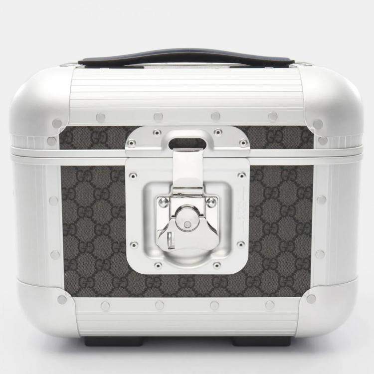 Pre Owned Gucci Gg Supreme Beauty Case Coated Canvas Handbag Gray And Silver