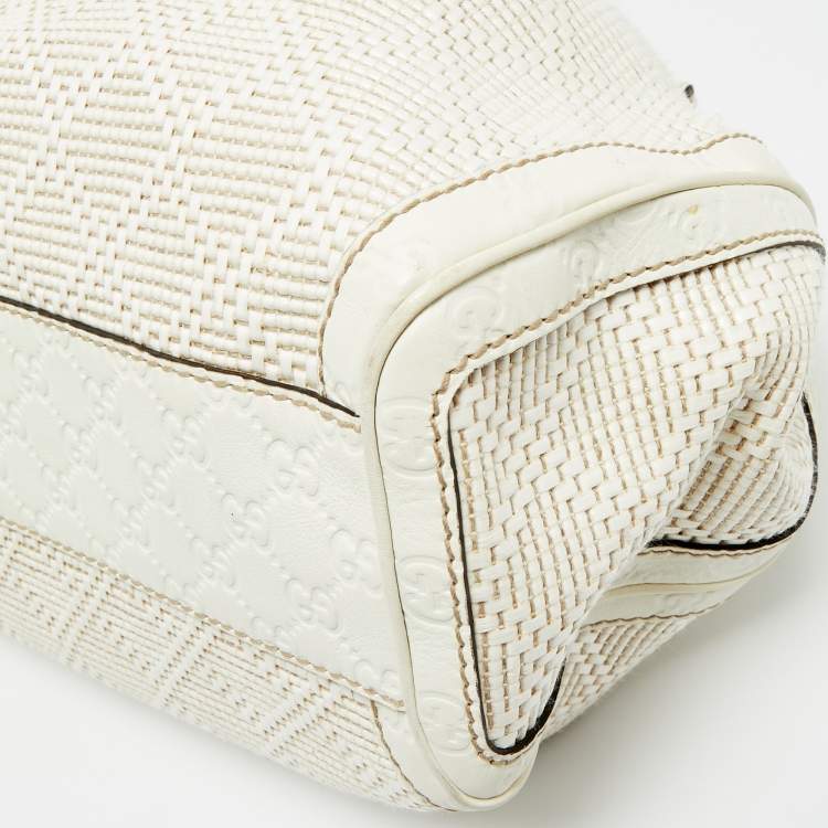 مملوكة مسبقًا حقيبة يد غوتشي سوكي متوسطة من الجلد والقش ديامانت أبيض