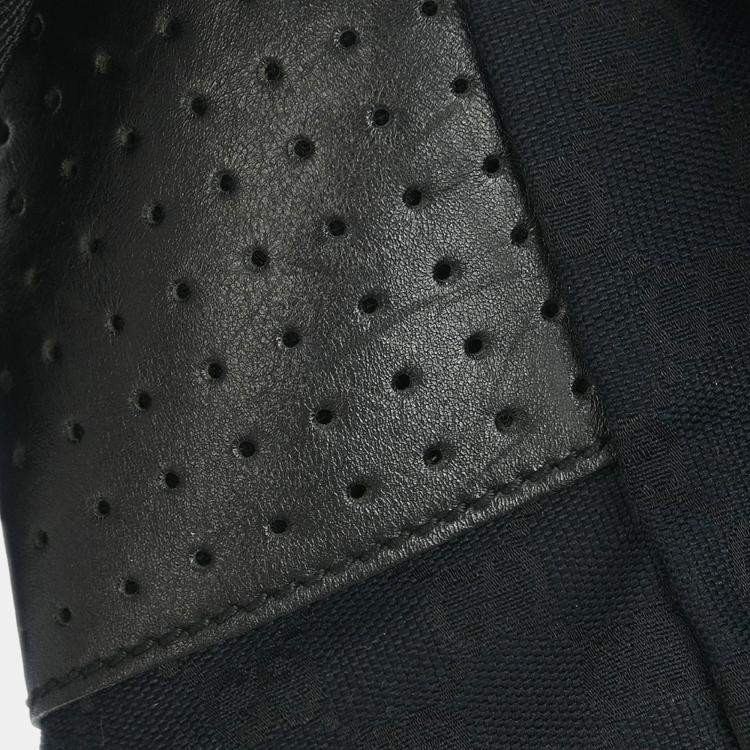 Pre Owned Gucci Black GG Shoulder Bag