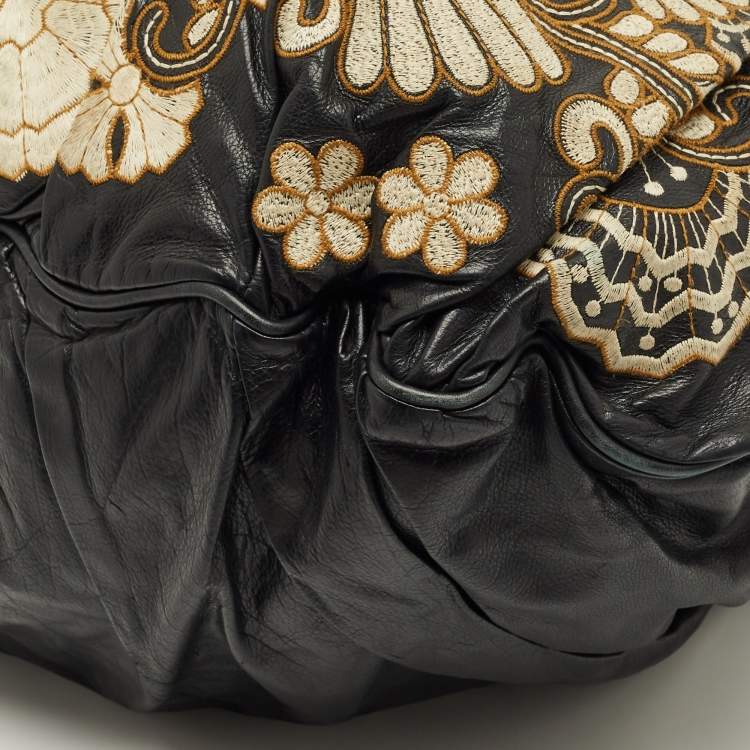 Pre Owned Gucci Embroidered Hysteria Black Leather Hobo