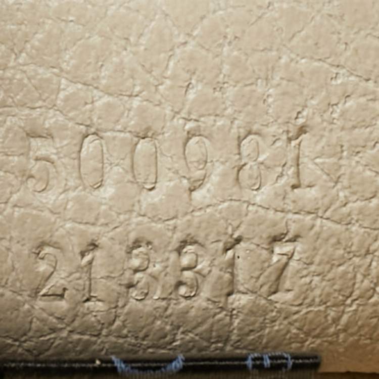 Pre Owned Gucci Logo Print Off White Leather Zip Pouch