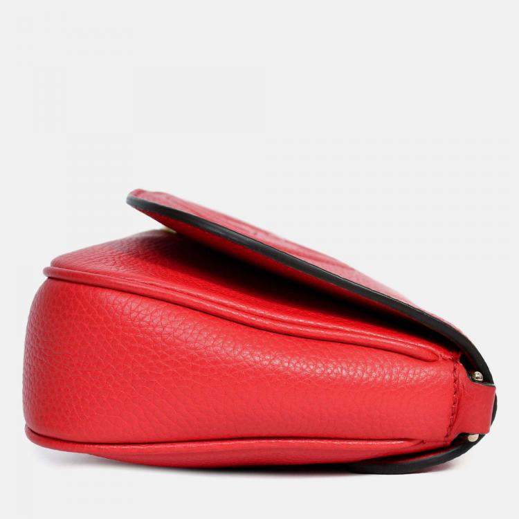 مملوكة مسبقًا Gucci Red Grained Leather Soho Chained Shoulder Bag