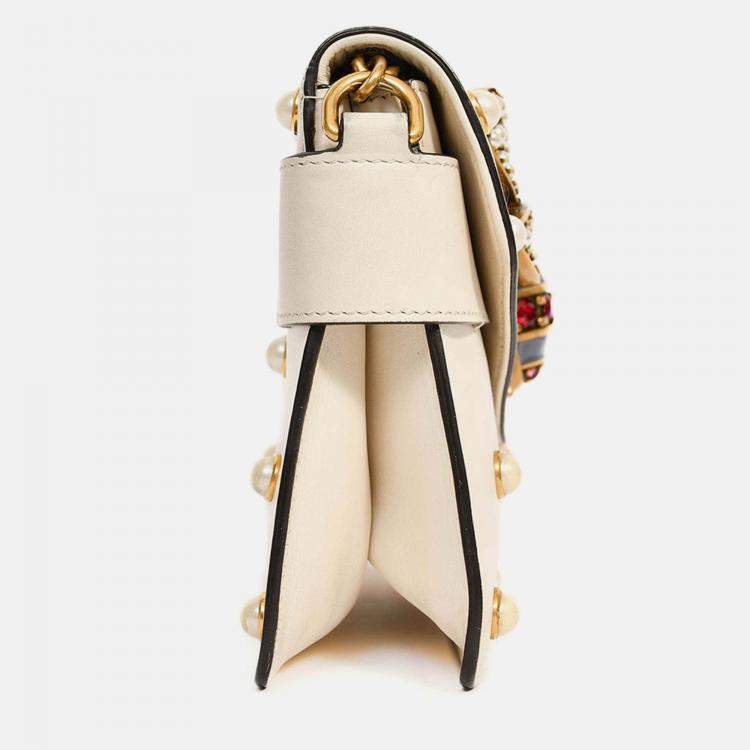 مملوكة مسبقًا Gucci White Leather Pearl Studded Mini Broadway Bee Shoulder Bag with Web Strap