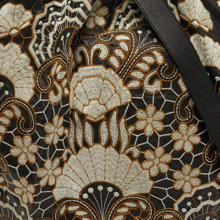 Pre Owned Gucci Embroidered Hysteria Black Leather Hobo