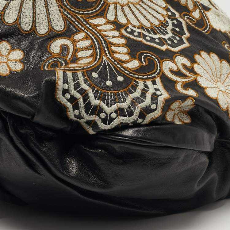 Pre Owned Gucci Embroidered Hysteria Black Leather Hobo
