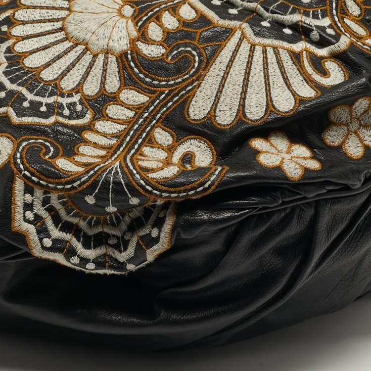 Pre Owned Gucci Embroidered Hysteria Black Leather Hobo