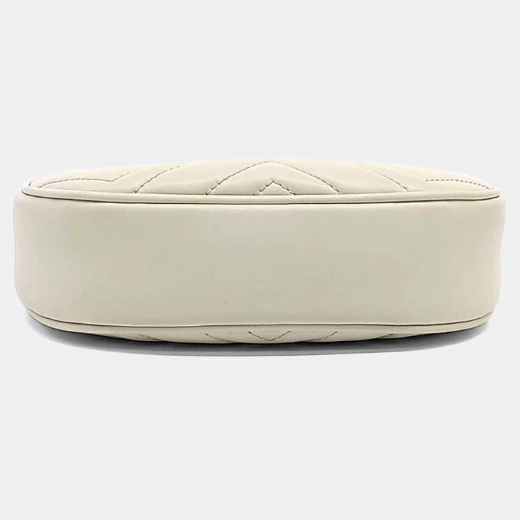 مملوكة مسبقًا Gucci White Leather Marmont Half Moon Shoulder Bag