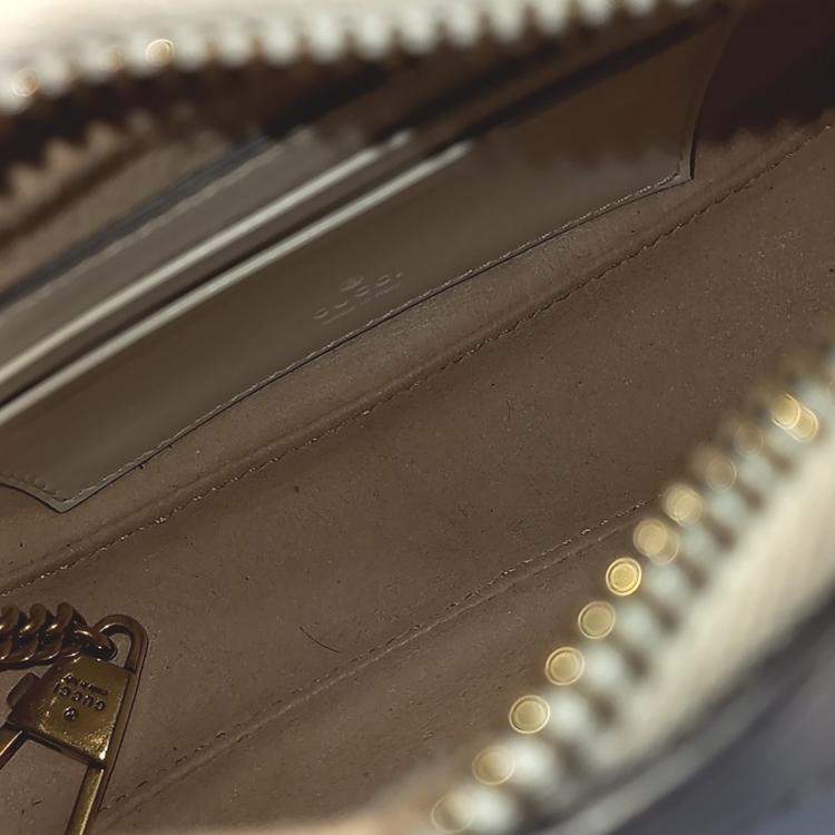 مملوكة مسبقًا Gucci White Leather Marmont Half Moon Shoulder Bag