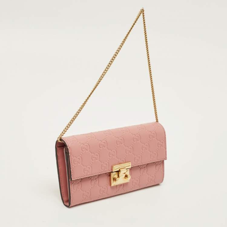 مملوكة مسبقًا Gucci Padlock Pink Guccissima Leather Wallet On Chain