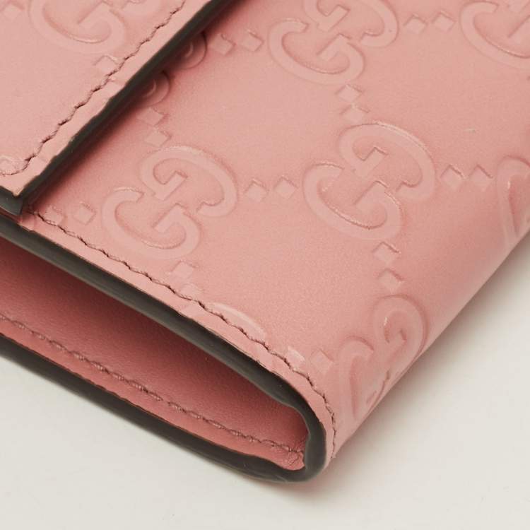 مملوكة مسبقًا Gucci Padlock Pink Guccissima Leather Wallet On Chain