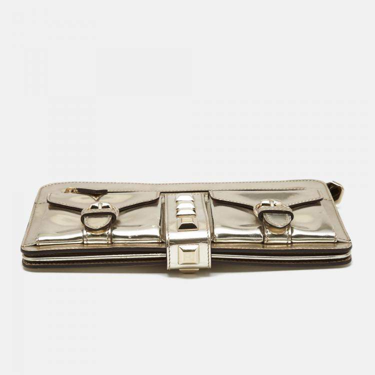 Pre Owned Gucci Light Gold Patent Leather Studded Evening Wristlet