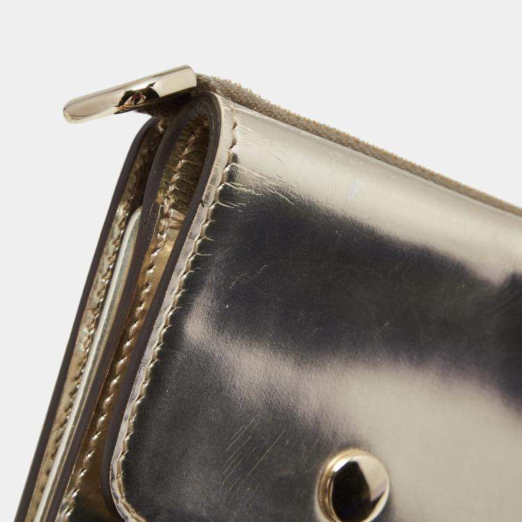 Pre Owned Gucci Light Gold Patent Leather Studded Evening Wristlet