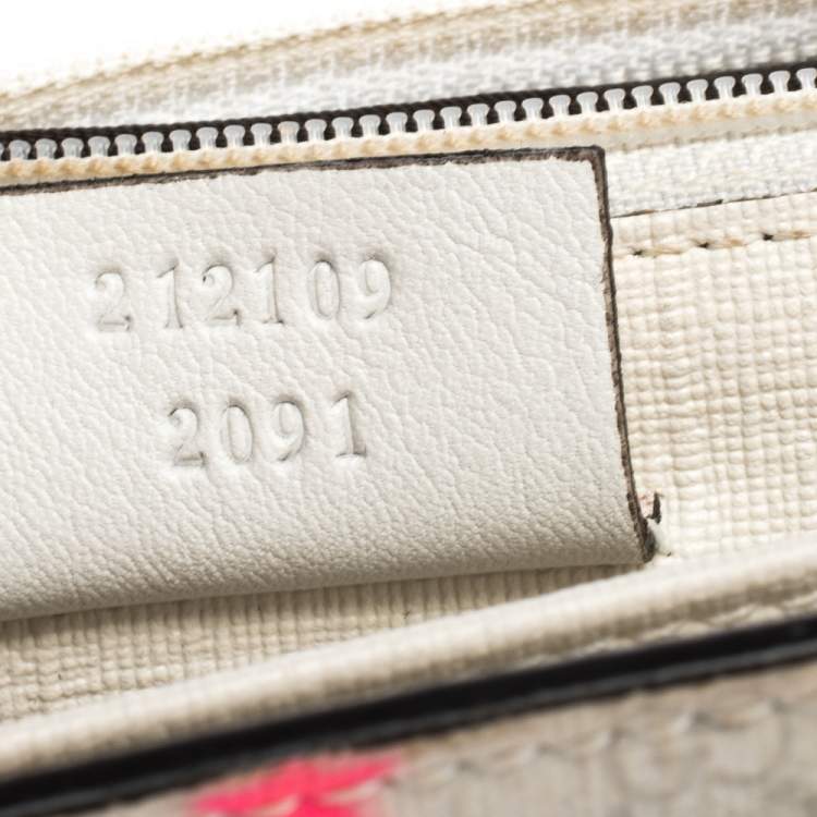Pre Owned Gucci White Micro GG Supreme Canvas Neon Stars Continental Wallet 
