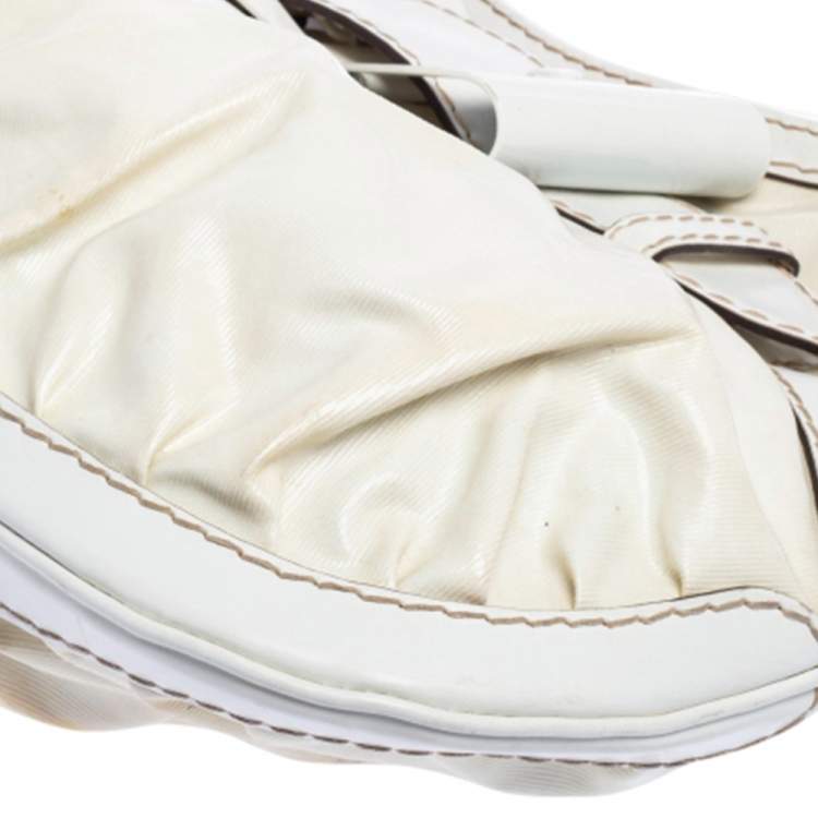 Pre Owned Gucci White Coated Canvas and Leather Medium Queen Hobo