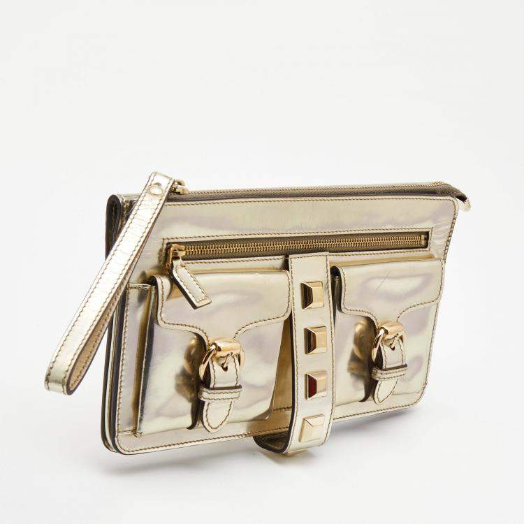 Pre Owned Gucci Metallic Gold Laminate Leather Studded Evening Wristlet Clutch
