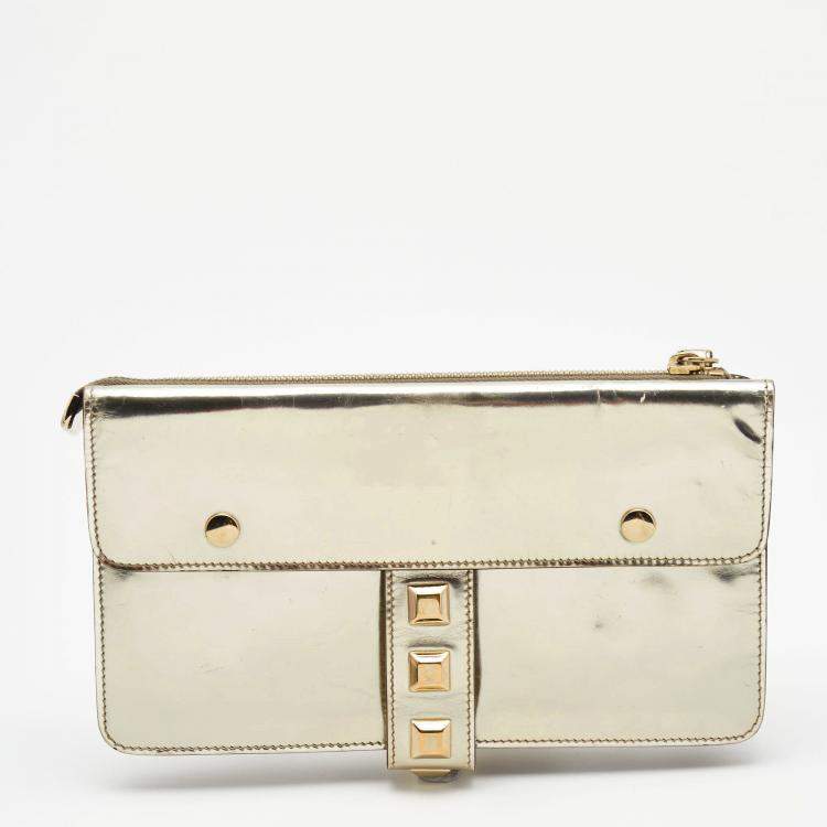 Pre Owned Gucci Metallic Gold Laminate Leather Studded Evening Wristlet Clutch