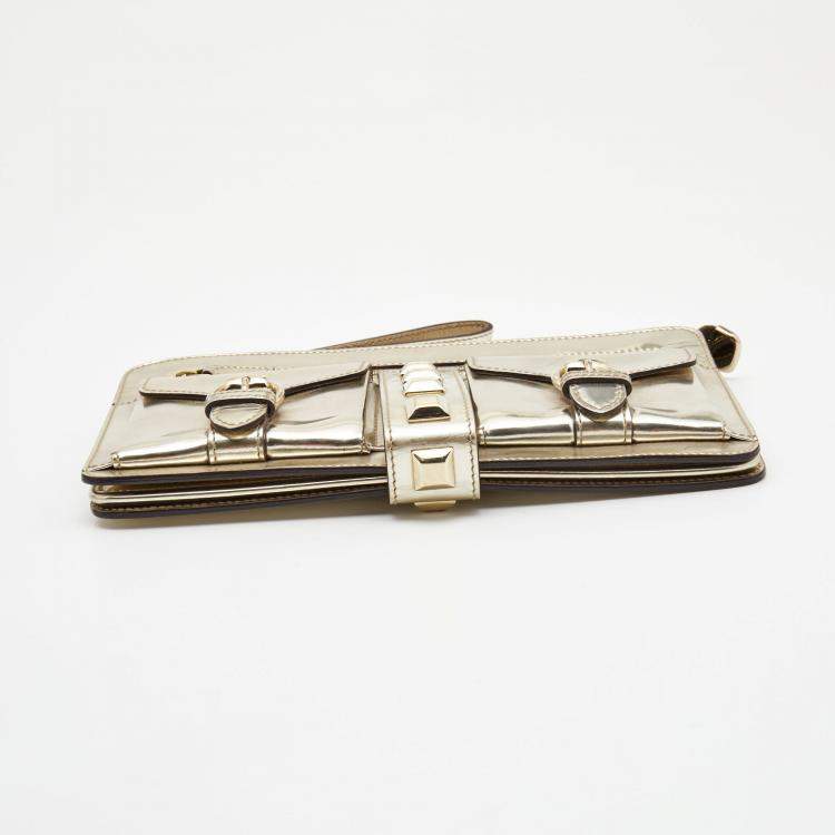 Pre Owned Gucci Metallic Gold Laminate Leather Studded Evening Wristlet Clutch