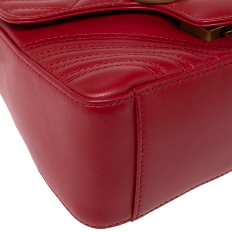 Pre Owned Gucci Red Chevron Quilted Leather Mini GG Marmont Top Handle Bag