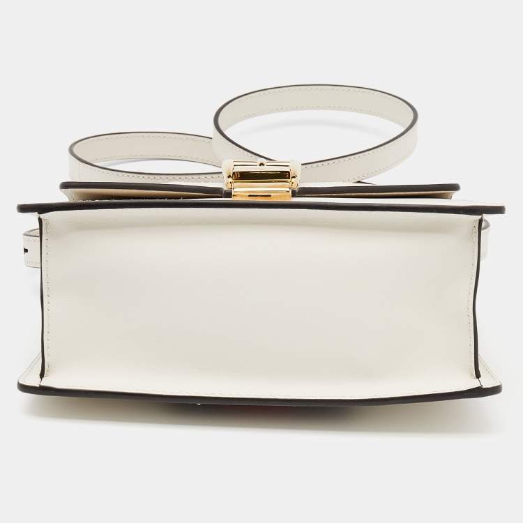 مملوكة مسبقًا Gucci White Leather Mini Web Chain Sylvie Top Handle Bag