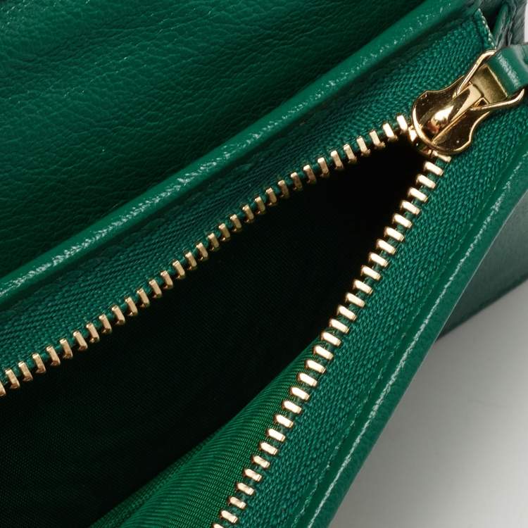 مملوكة مسبقًا Gucci Green Diagonal Quilt Leather Torchon GG Marmont Card Case 