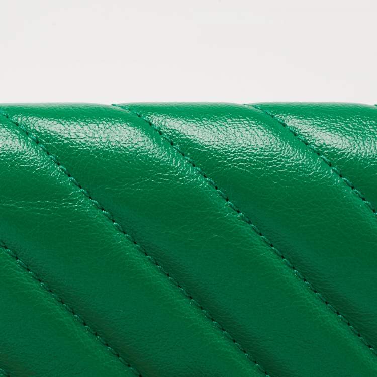 مملوكة مسبقًا Gucci Green Diagonal Quilt Leather Torchon GG Marmont Card Case 