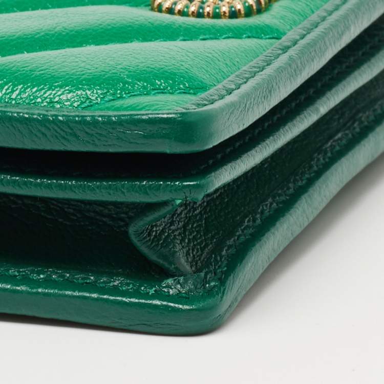 مملوكة مسبقًا Gucci Green Diagonal Quilt Leather Torchon GG Marmont Card Case 