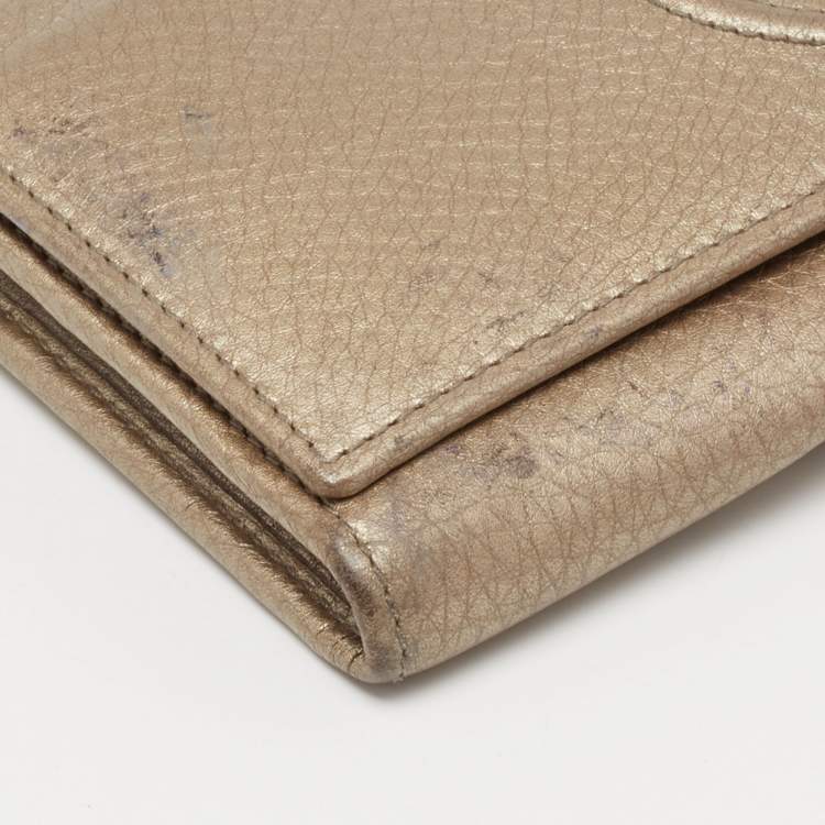 Pre Owned Gucci Metallic Beige Leather Soho Flap Continental Wallet