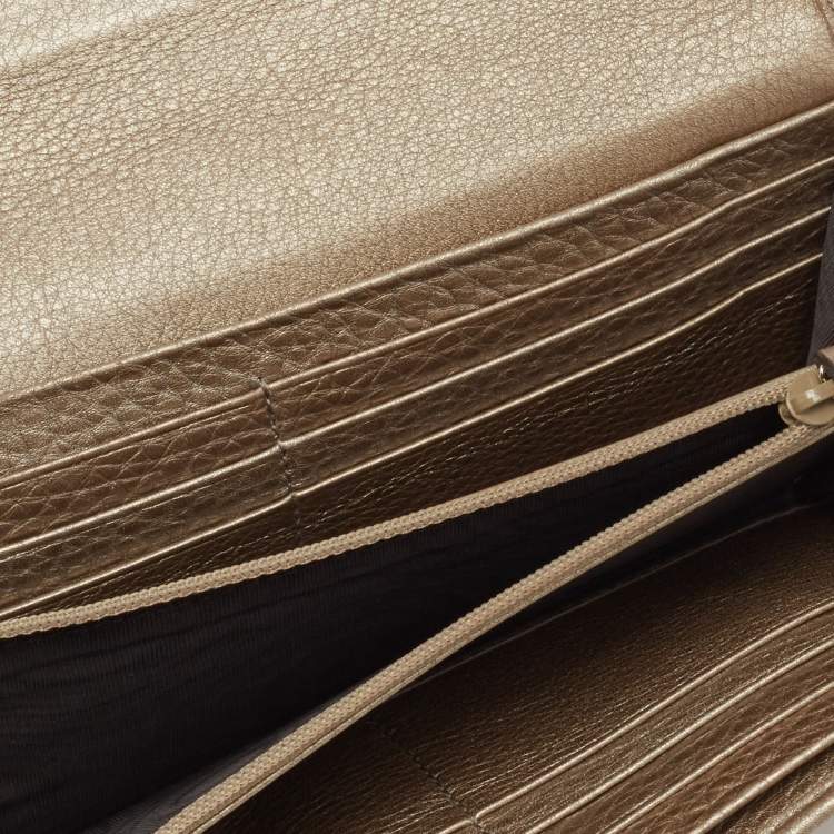 Pre Owned Gucci Metallic Beige Leather Soho Flap Continental Wallet