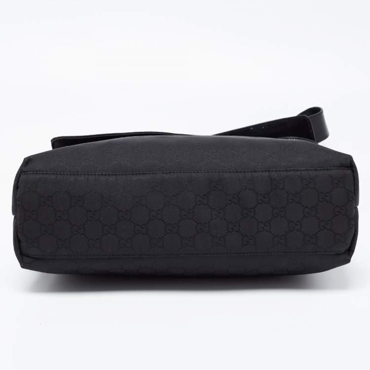 Pre Owned Gucci Black GG Nylon Messenger Bag