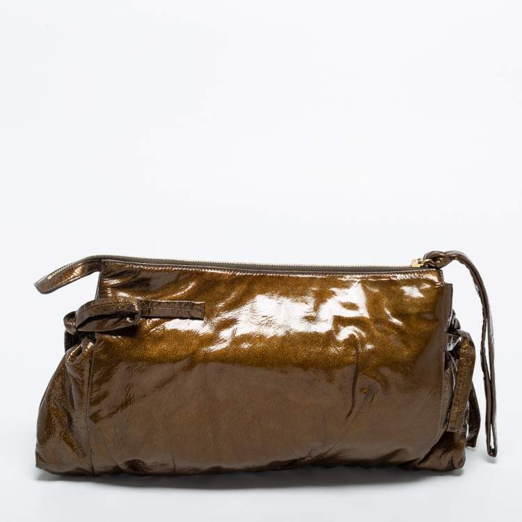 مملوكة مسبقًا Gucci Metallic Green Leather Large Hysteria Clutch