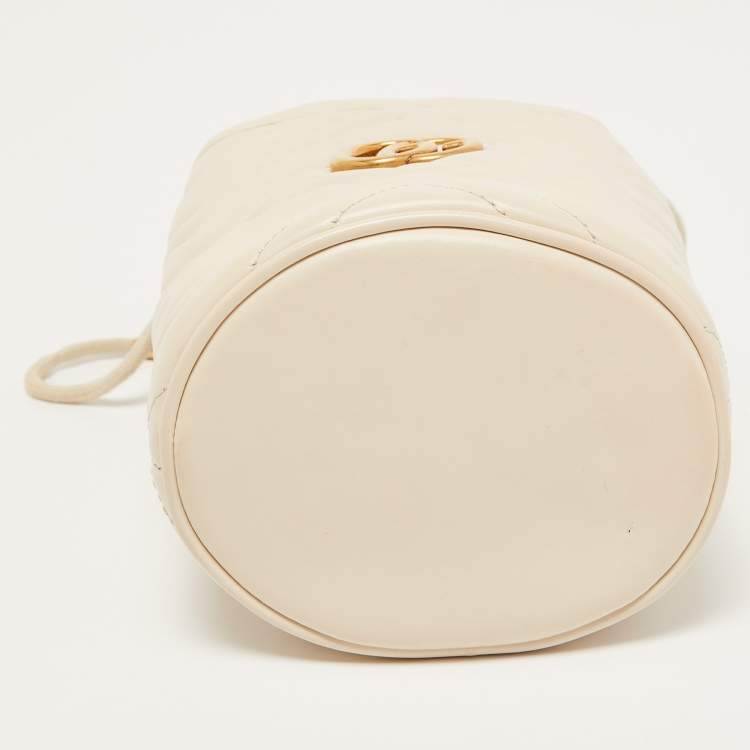 مملوكة مسبقًا Gucci Off White Matelassé Leather Mini GG Marmont Bucket Bag