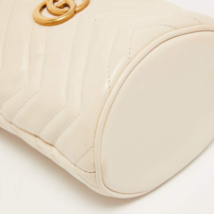 مملوكة مسبقًا Gucci Off White Matelassé Leather Mini GG Marmont Bucket Bag