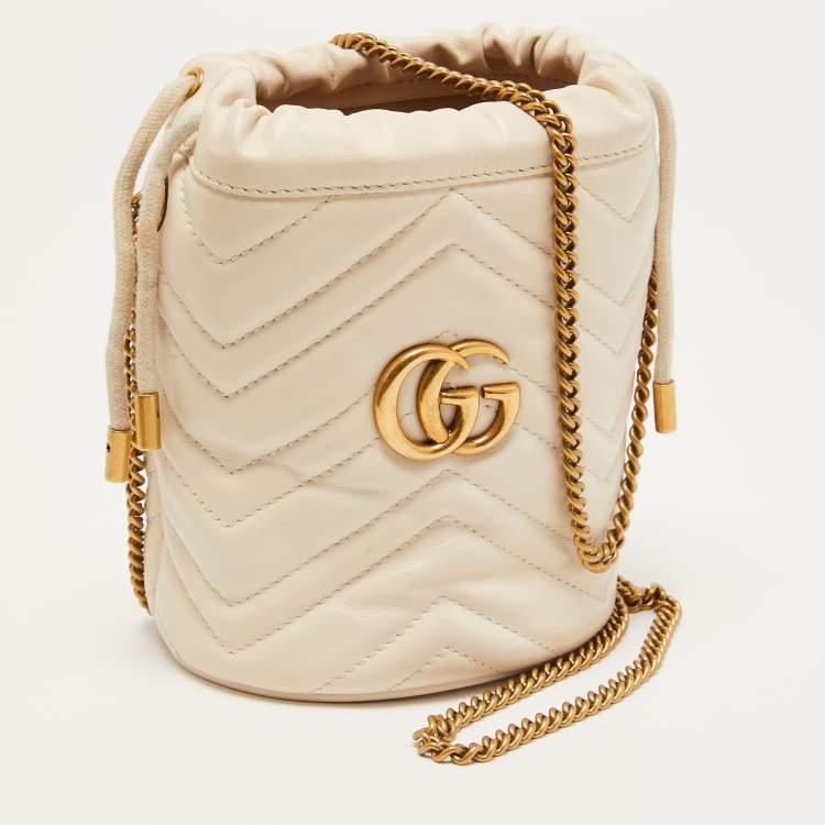 مملوكة مسبقًا Gucci Off White Matelassé Leather Mini GG Marmont Bucket Bag