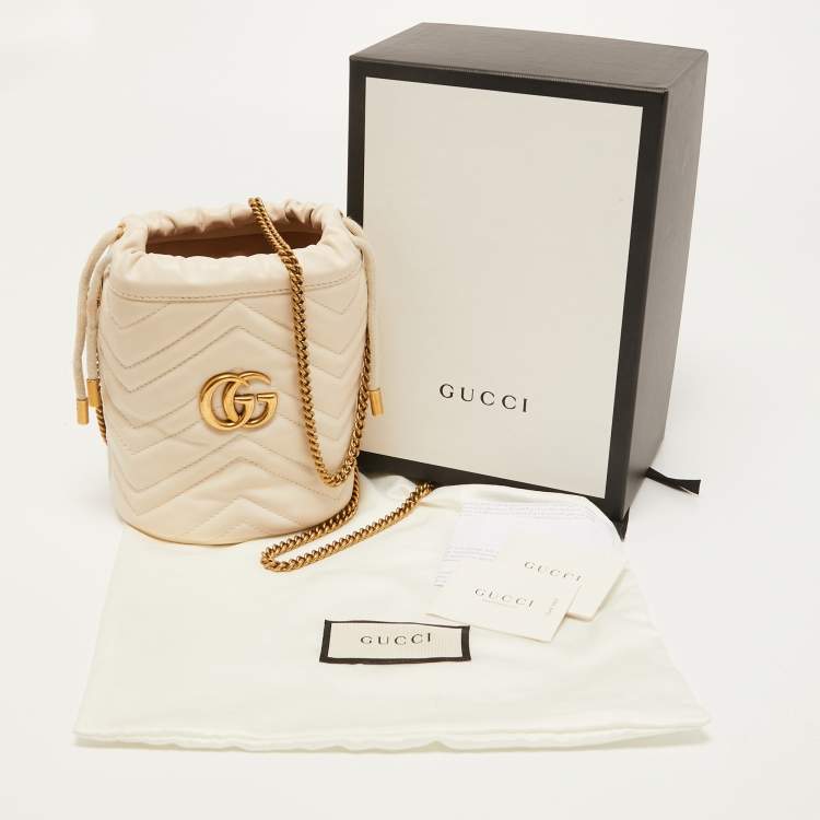 مملوكة مسبقًا Gucci Off White Matelassé Leather Mini GG Marmont Bucket Bag