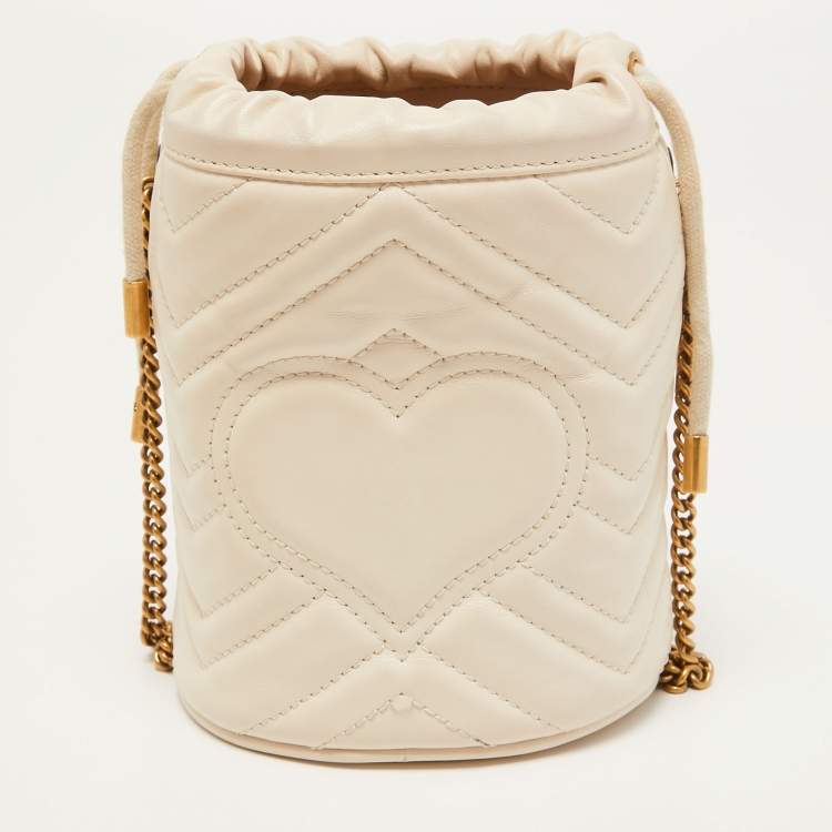 مملوكة مسبقًا Gucci Off White Matelassé Leather Mini GG Marmont Bucket Bag