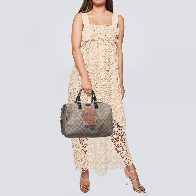 مملوكة مسبقًا Gucci Beige/Ebony GG Supreme Canvas Medium Tattoo Heart Joy Boston Bag