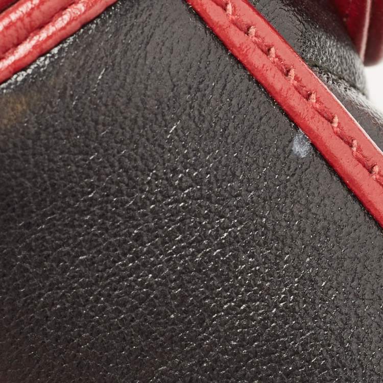 Pre Owned Gucci Black Diagonal Quilt Leather Mini GG Marmont Torchon Top Handle Bag